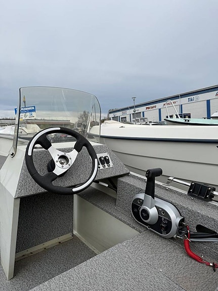 Marine 450 Family + Mercury 40 HK (2024) 8 of 9