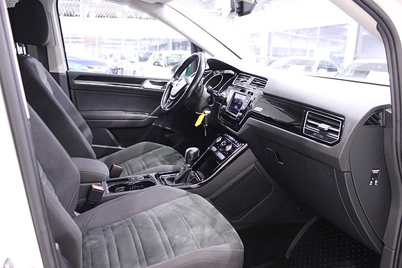 Volkswagen Touran 18 of 26