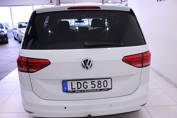 Volkswagen Touran 7 of 26