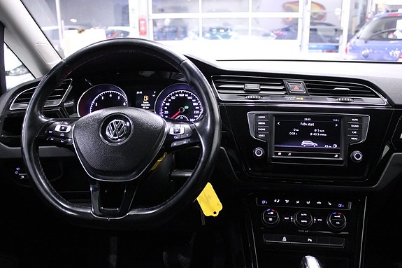 Volkswagen Touran 21 of 26