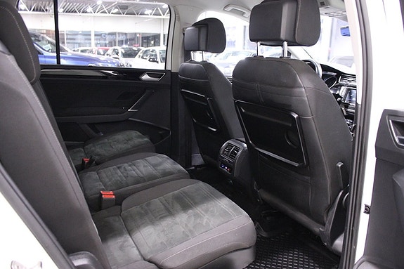 Volkswagen Touran 15 of 26