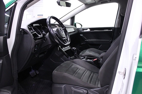 Volkswagen Touran 13 of 26