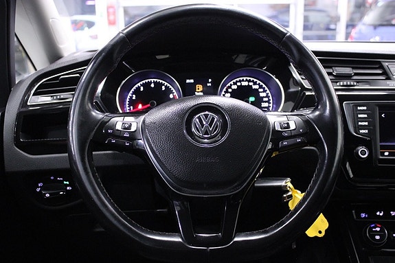 Volkswagen Touran 22 of 26