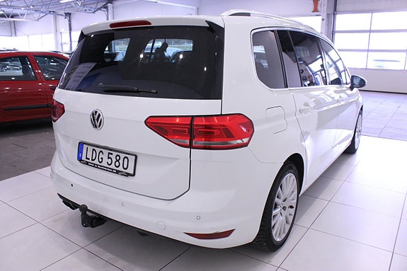 Volkswagen Touran 8 of 26