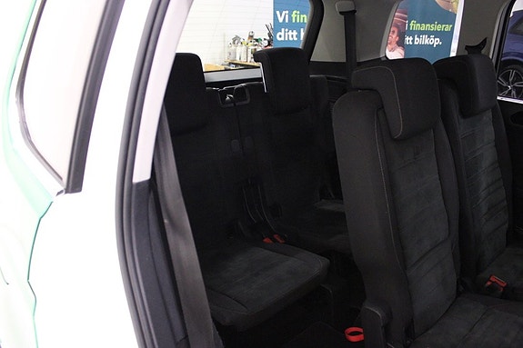 Volkswagen Touran 17 of 26