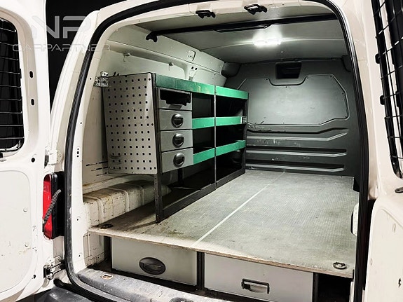 Volkswagen Caddy Maxi 12 of 24