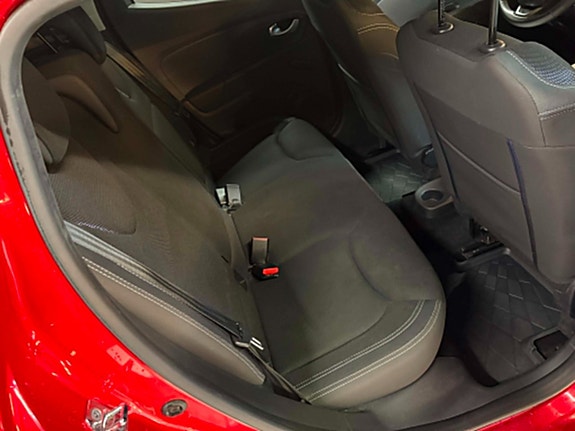 Renault Clio 11 of 15