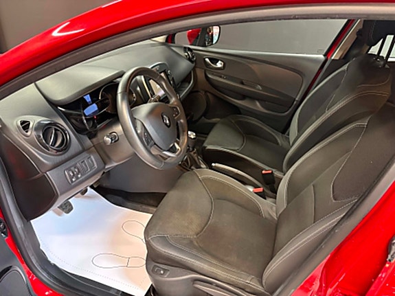 Renault Clio 8 of 15