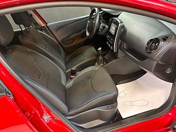 Renault Clio 10 of 15