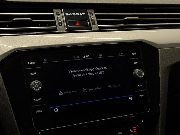 Volkswagen Passat 23 of 27