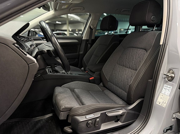 Volkswagen Passat 12 of 27