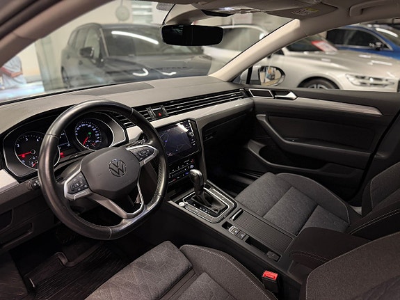 Volkswagen Passat 11 of 27