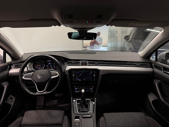 Volkswagen Passat 14 of 27