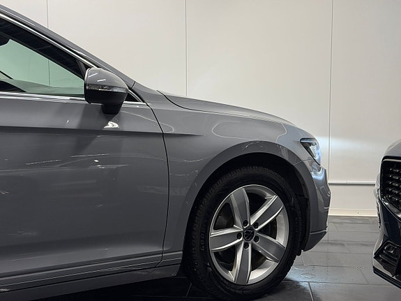 Volkswagen Passat 10 of 27