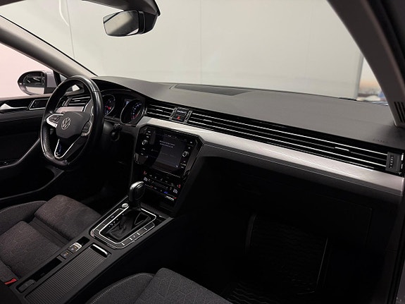 Volkswagen Passat 25 of 27