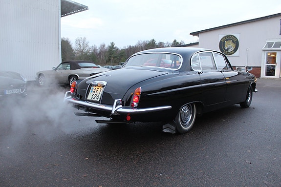 Jaguar Mark X 7 of 23