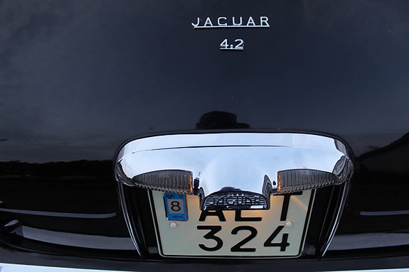 Jaguar Mark X 8 of 23