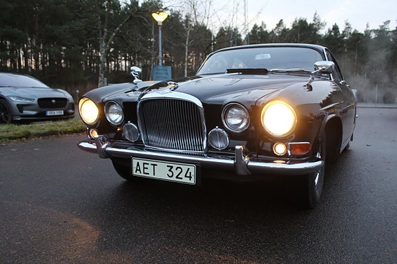 Jaguar Mark X 6 of 23