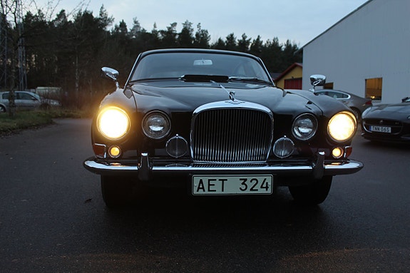 Jaguar Mark X 18 of 23
