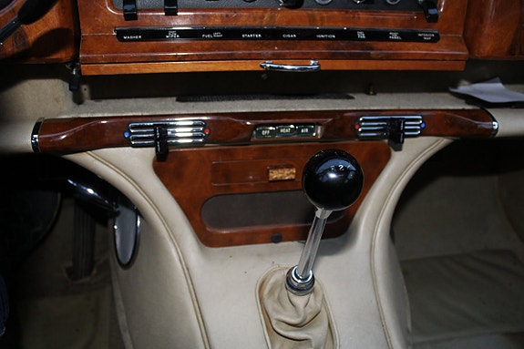 Jaguar Mark X 9 of 23