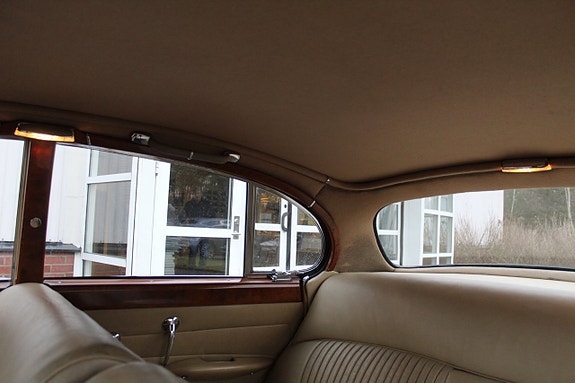 Jaguar Mark X 5 of 23
