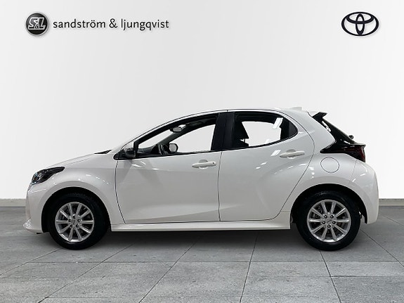 Toyota Yaris 4 of 11