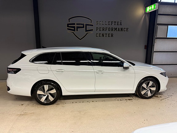 Volkswagen Passat 2 of 5