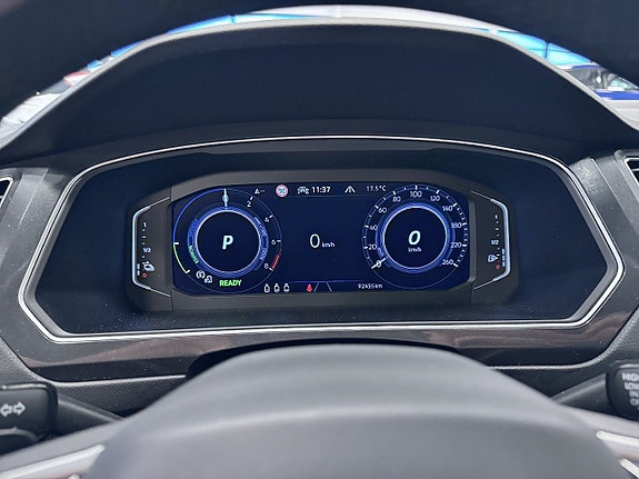 Volkswagen Tiguan 10 of 25