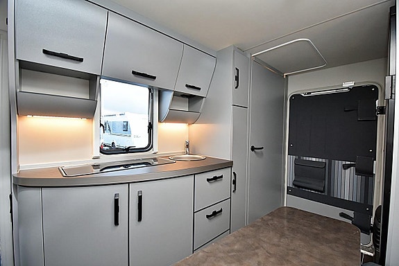 Knaus 480 QL Sport & Fun Black Selection, Dubbelbädd 7 of 27