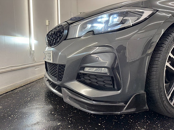 BMW 330i 7 of 27