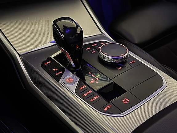 BMW 330i 17 of 27