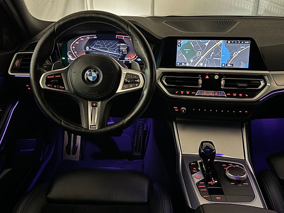 BMW 330i 12 of 27