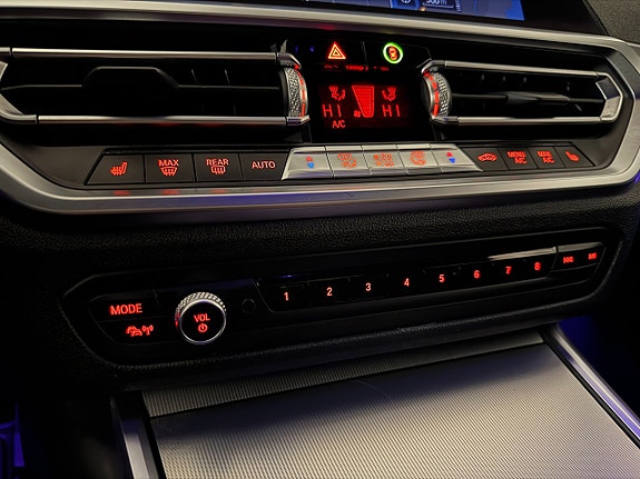 BMW 330i 18 of 27