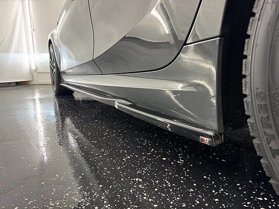 BMW 330i 8 of 27