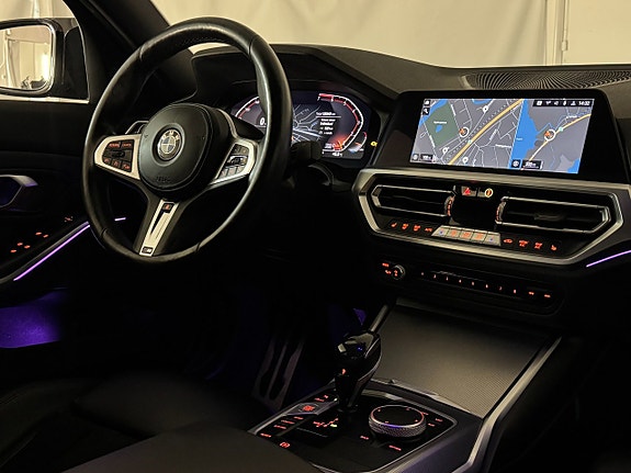 BMW 330i 14 of 27