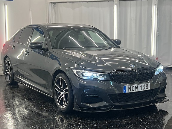 BMW 330i 3 of 5
