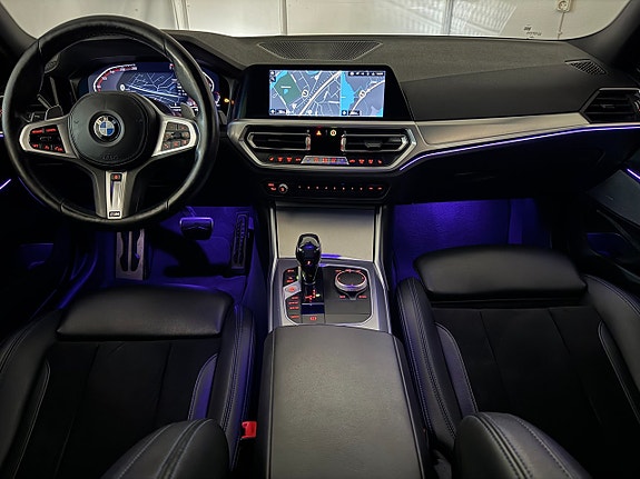 BMW 330i 13 of 27