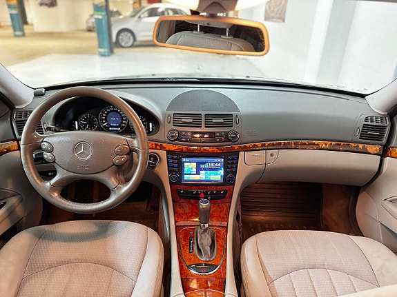 Mercedes-Benz E280 16 of 30