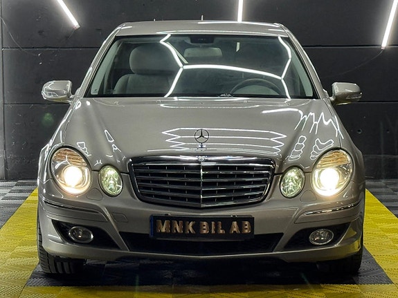 Mercedes-Benz E280 3 of 28