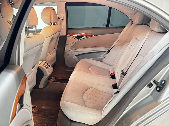 Mercedes-Benz E280 12 of 30