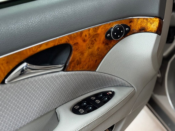 Mercedes-Benz E280 24 of 30