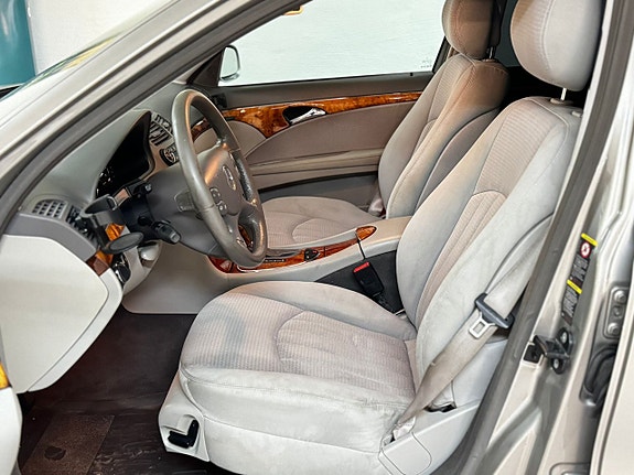 Mercedes-Benz E280 11 of 30