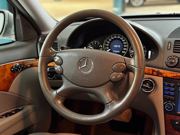 Mercedes-Benz E280 17 of 30
