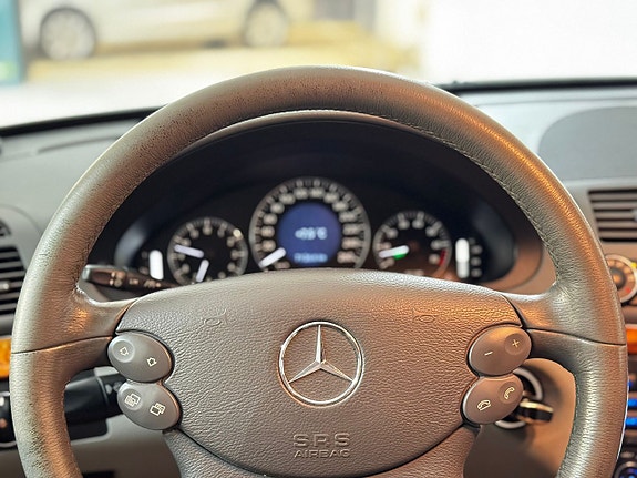 Mercedes-Benz E280 18 of 30