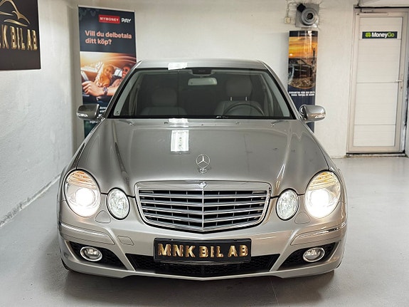 Mercedes-Benz E280 2 of 30