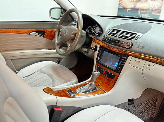 Mercedes-Benz E280 14 of 30