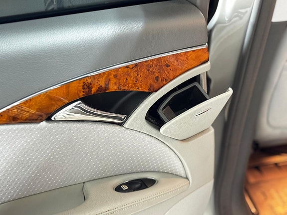 Mercedes-Benz E280 25 of 30