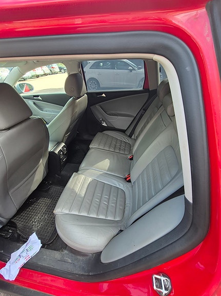 Volkswagen Passat 10 of 10