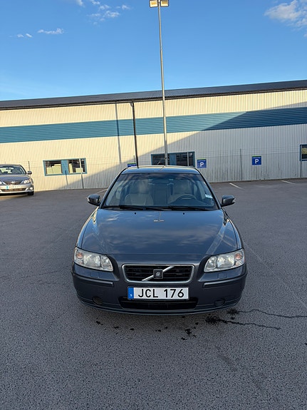 Volvo S60 3 of 5