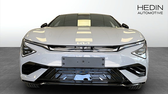 Kia EV6 8 of 12